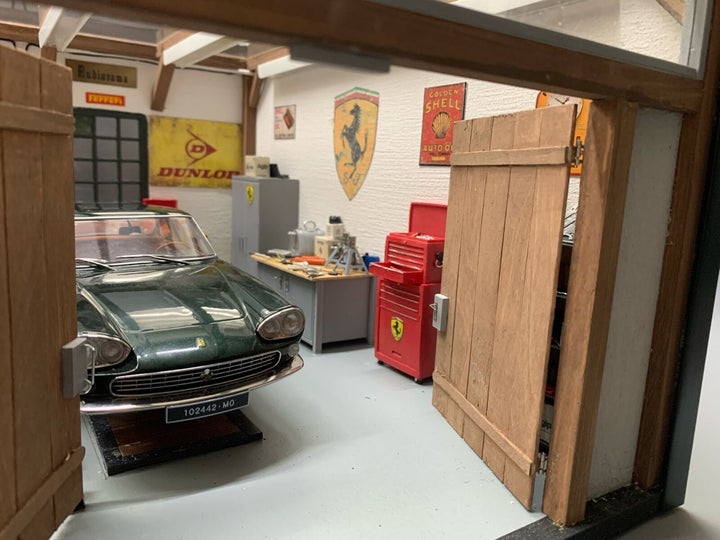 Classic Ferrari Garage Diorama with Lights [1:18 scale]