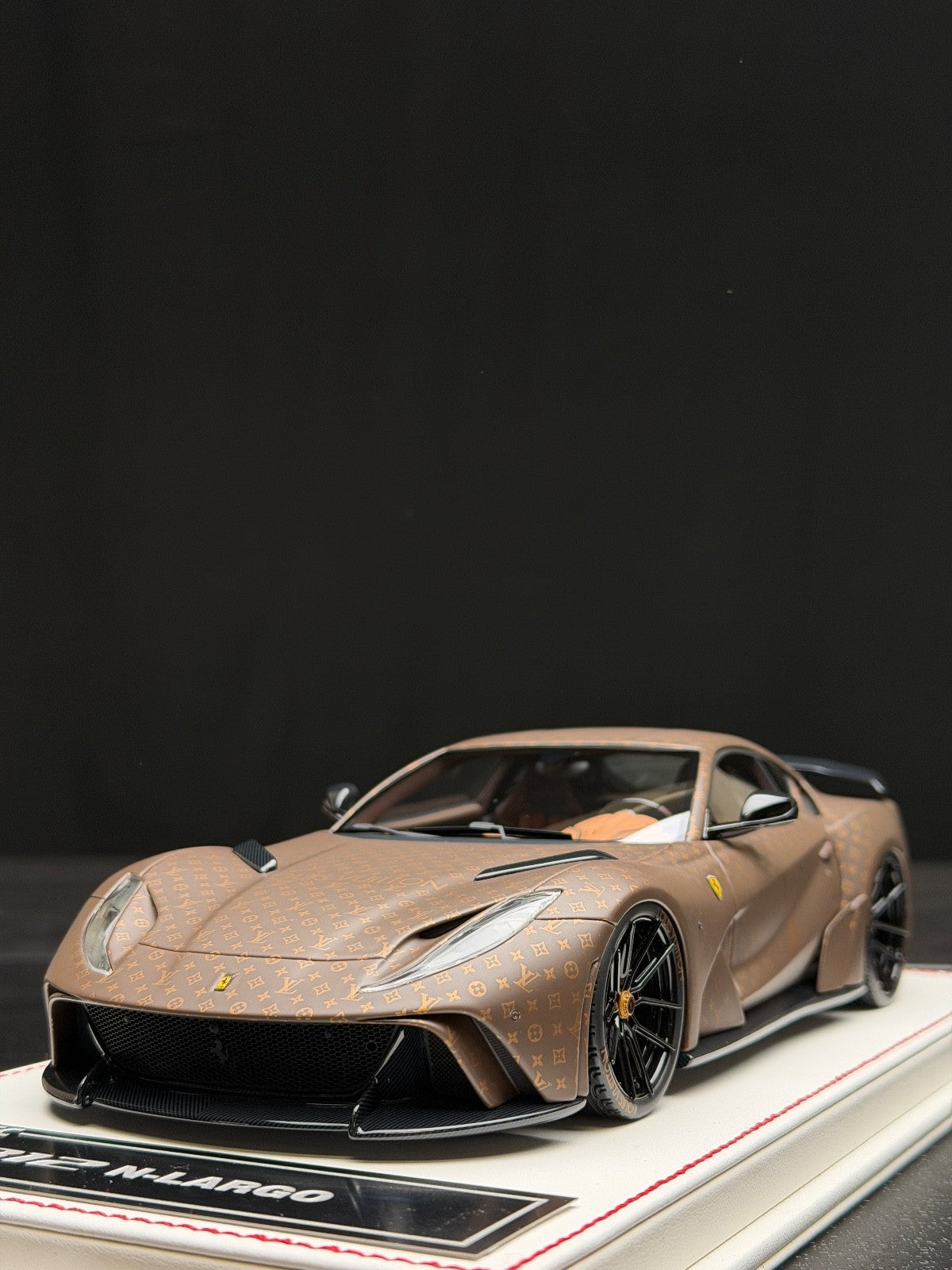 Ferrari 812 N-LARGO NOVITEC (LV Monogram) [Davis & Giovanni] 1:18 scal ...