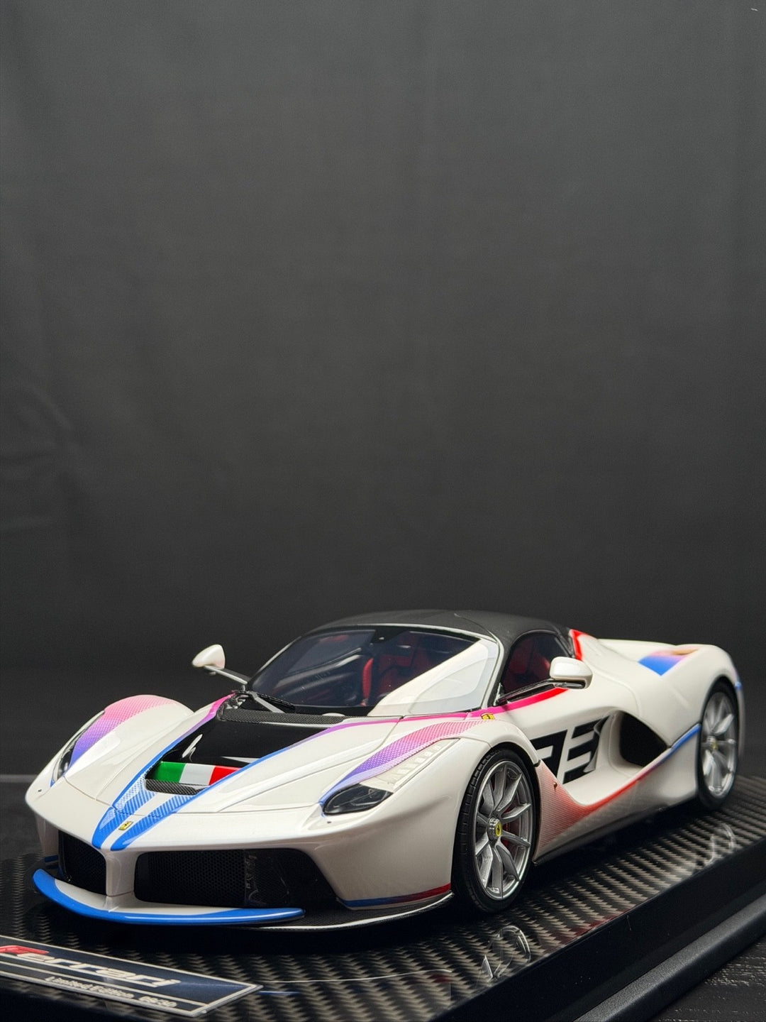 Ferrari LaFerrari (Pearl White) [Gavin] 1:18 scale