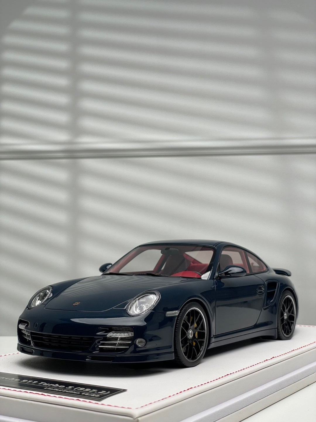 Porsche 997.2 911 Turbo S (Dark Blue/ Red Interior) [IVY Merit Model] 1/18 scale