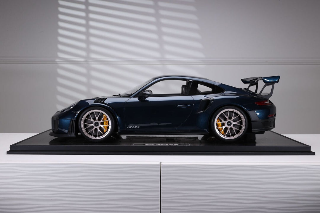 Porsche 911 GT2 RS (Midnight Blue) [Dino Model] 1:8 scale