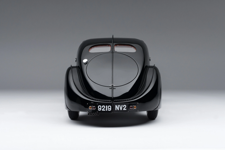 BUGATTI TYPE 57SC ATLANTIC ("LA VOITURE NOIRE") [Openable] By: Amalgam 1:8 scale