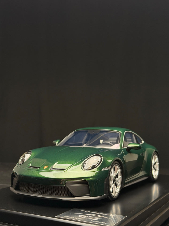 Porsche GT3 Touring (Metallic Green) [Spark] 1:12 scale