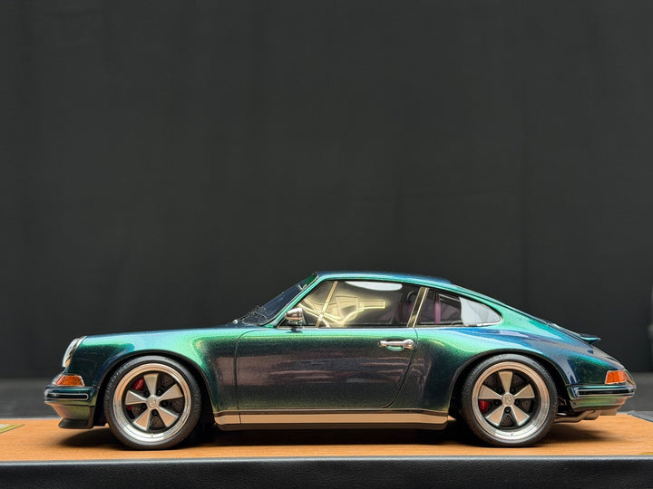 Porsche 911 Singer (Chameleon Blue) [Timothy & Pierre] 1/18 scale