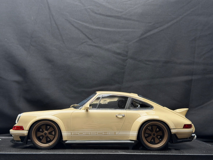 Porsche 911 Singer DLS (Cream) [IVY Model] 1:12 scale