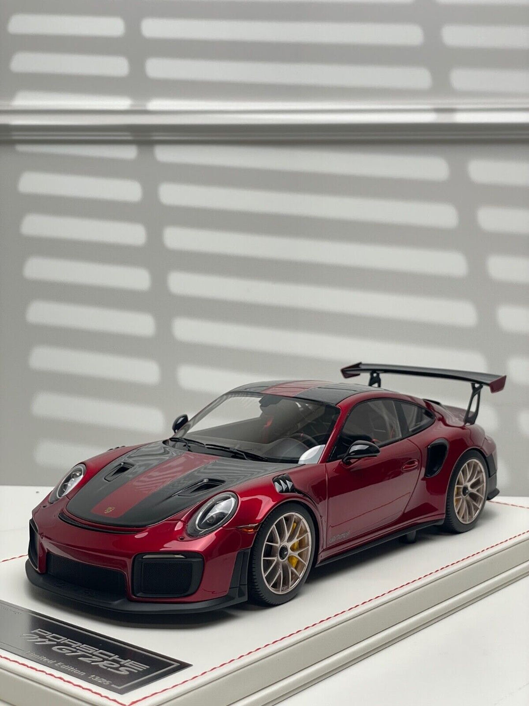 Porsche 911 GT2RS (Metallic Red) [Dino Model] 1/18 scale