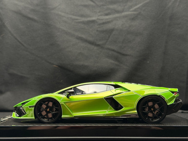 Lamborghini Revuelto (Metallic Green) [Ultra Unique] 1/18 scale