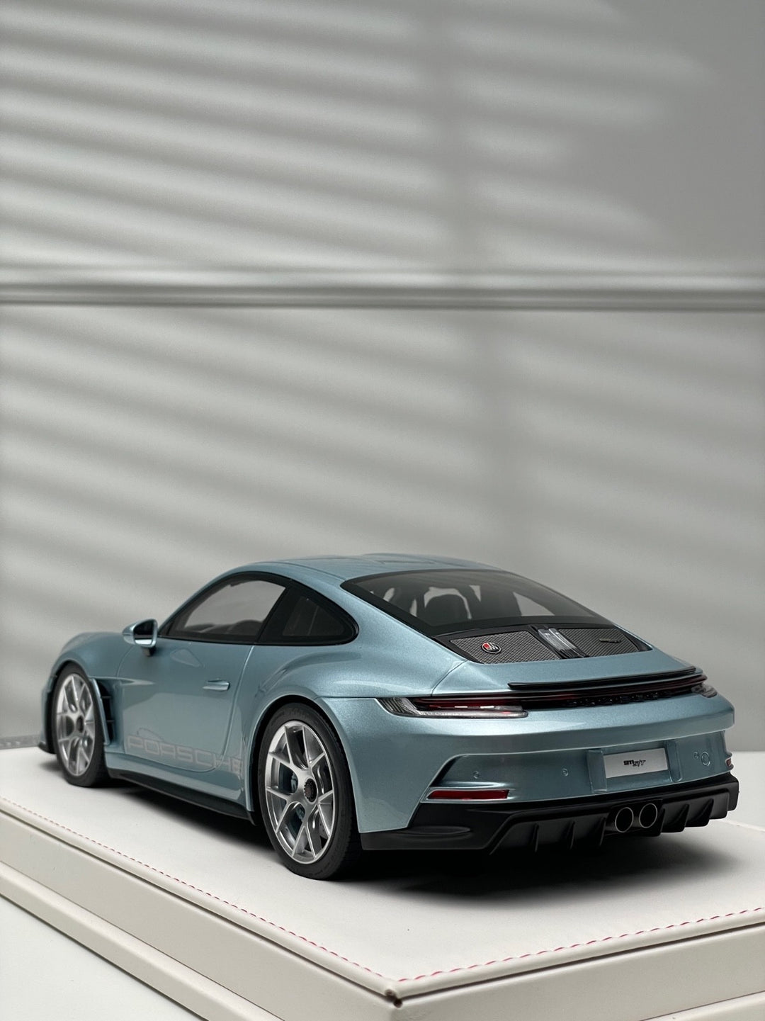 Porsche 911 S/T (Ice Blue/ Silver Rims) [Ivy Merit Model] 1/18 scale