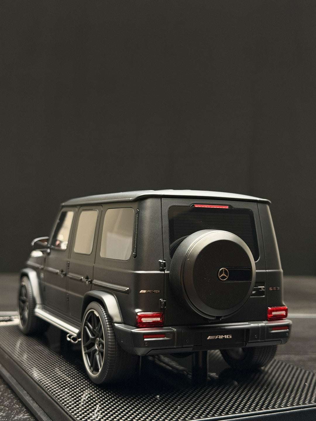 Mercedes-AMG G63 (Matte Black) [Dino Model] 1/18 scale