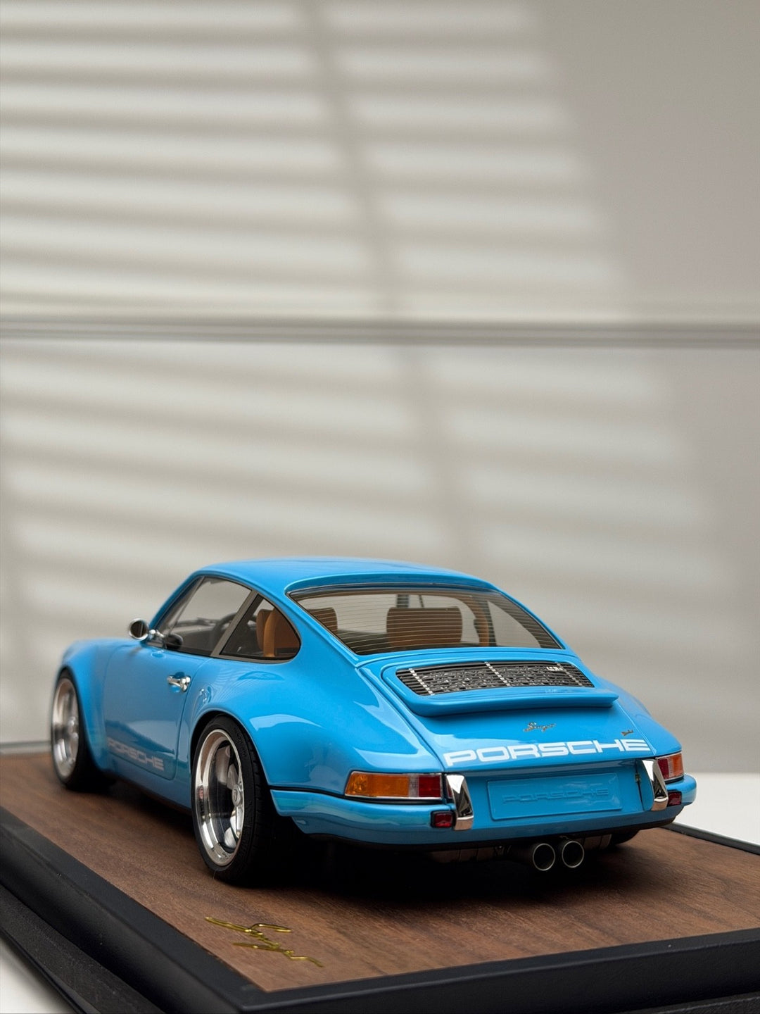 Porsche 911 Singer (Blue) [Timothy & Pierre] 1/18 scale