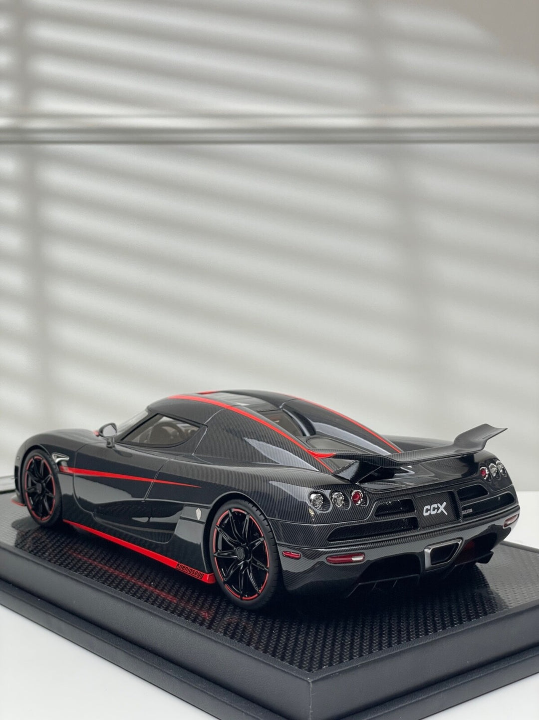 Koenigsegg CCX (Carbon Fiber/ Red Stripe) [VMB Model] 1/18 scale