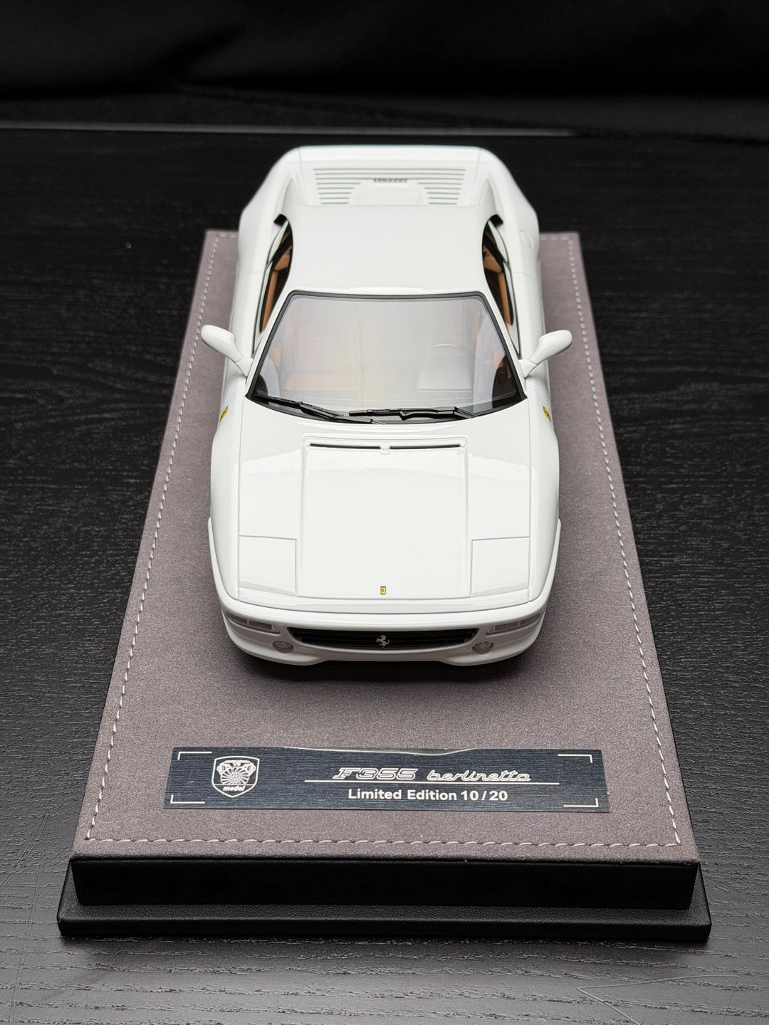 Ferrari F355 Berlinetta (White) [V8 Model] 1:18 scale