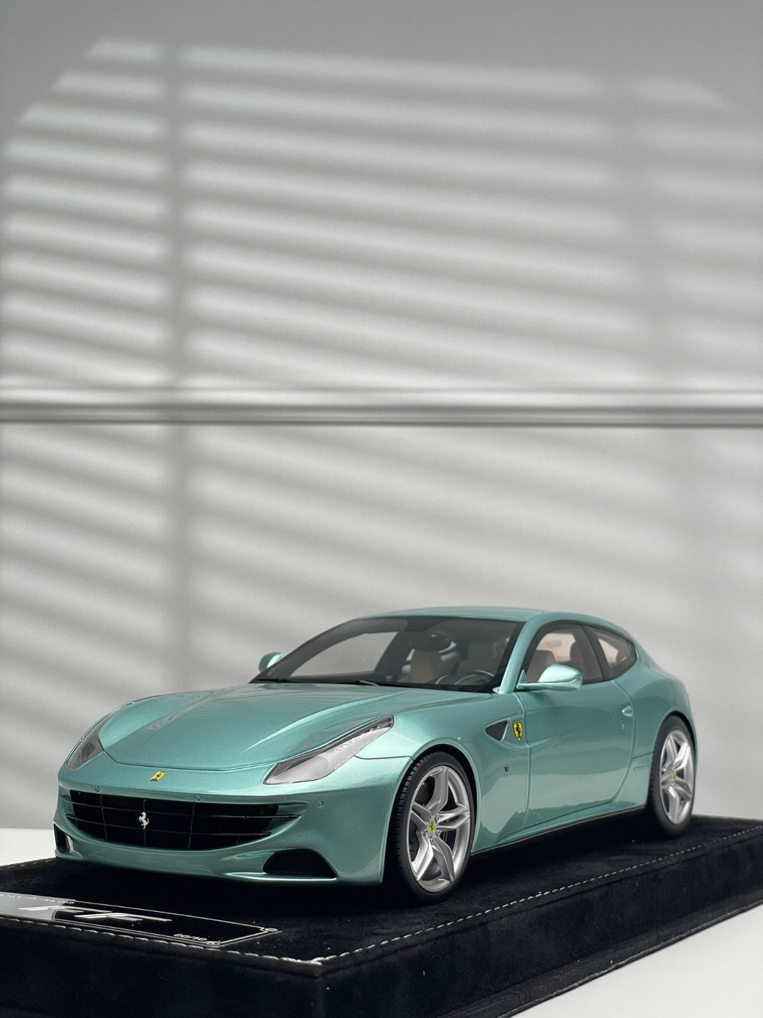 Ferrari FF (Ice Blue) [Henson&Heaven] 1/18 scale