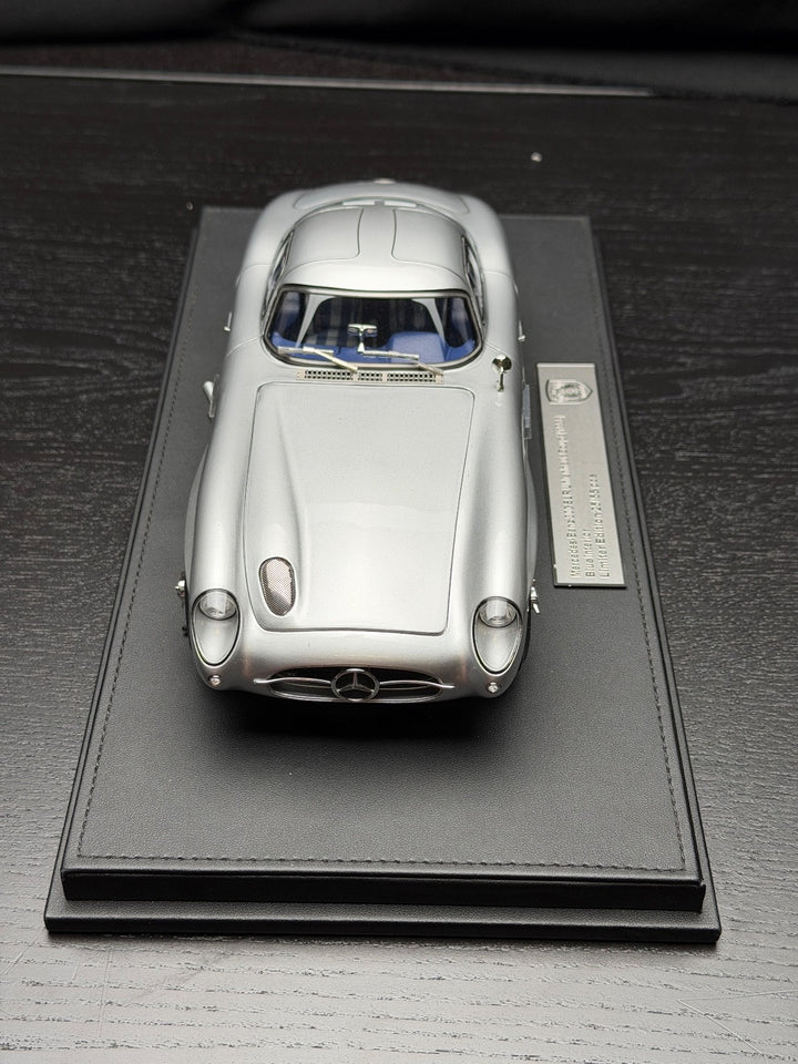 Mercedes-Benz 300 SLR Uhlenhaut (Silver/ Blue Interior) [V8 Model] 1:18 scale