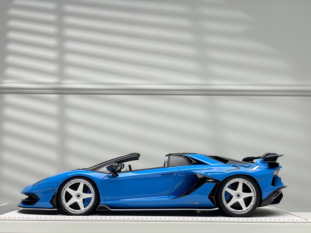 Lamborghini Aventador SVJ Roadster (Blue) [Davis & Giovanni] 1:18 scale