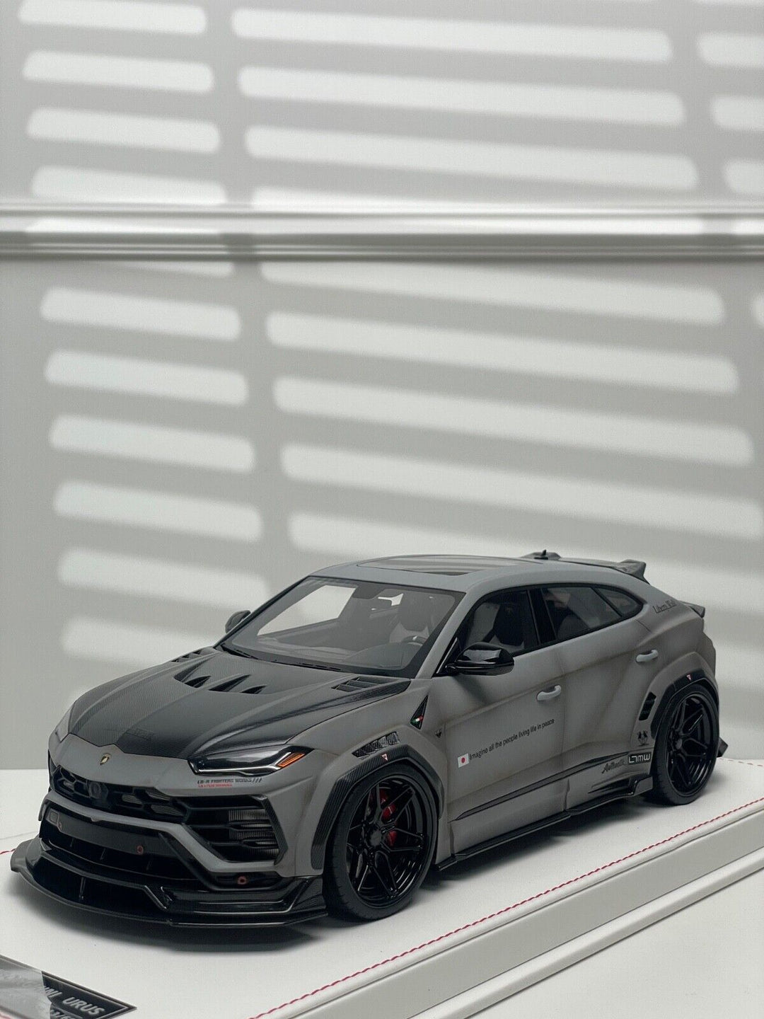 Lamborghini Urus Liberty Walk Kit (Matt Fighter Gray) [IVY] 1/18 scale