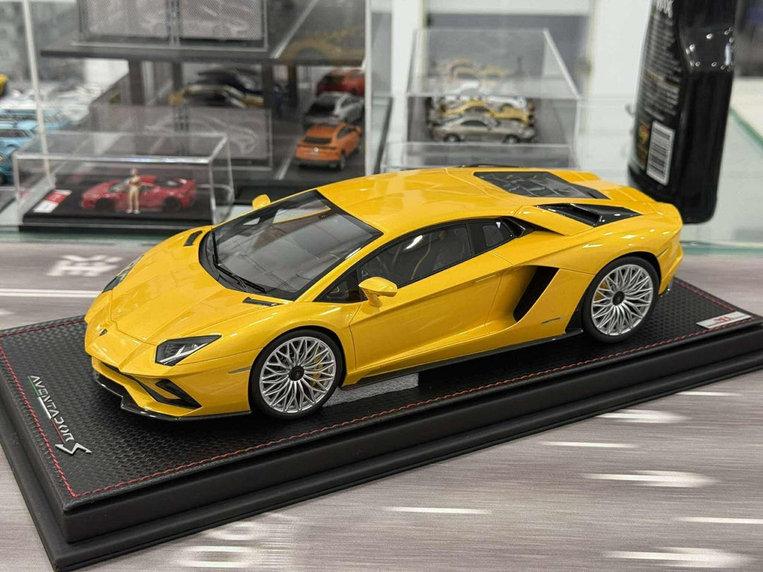 Lamborghini Aventador S (Yellow) [MR Collection] 1/18 scale