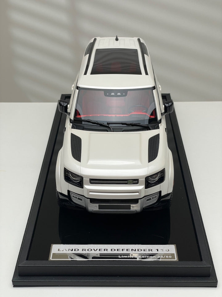 Land Rover Defender (Gloss White) [OEM EXCLUSIVE] 1:18 scale