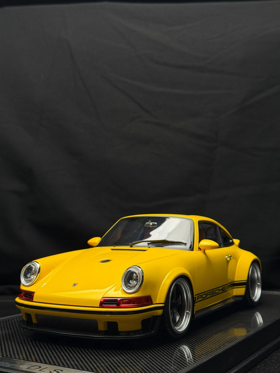 Porsche 911 Singer DLS (Yellow) [IVY Model] 1:12 scale