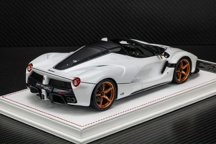 Ferrari LaFerrari Aperta (White) [Davis & Giovanni] 1:18 scale