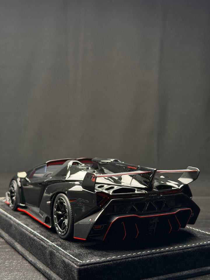 Lamborghini Veneno Roadster (Black) [Henson&Heaven] 1/18 scale