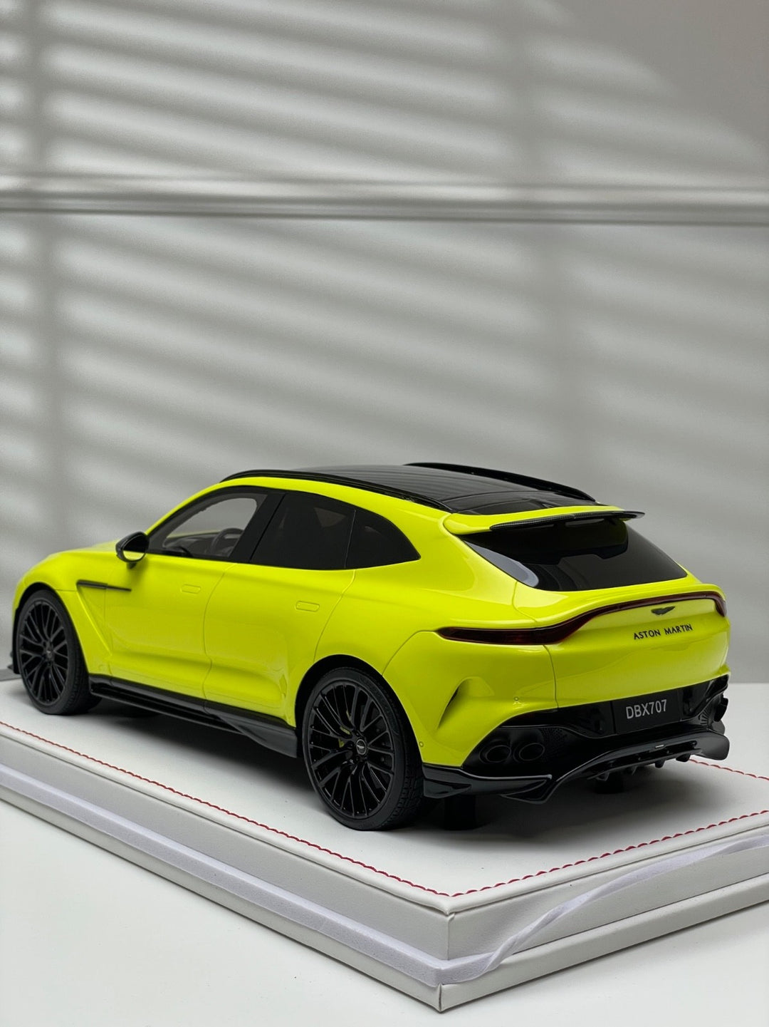 Aston Martin DBX707 (Acid Yellow) [IVY Model Merit] 1/18 scale