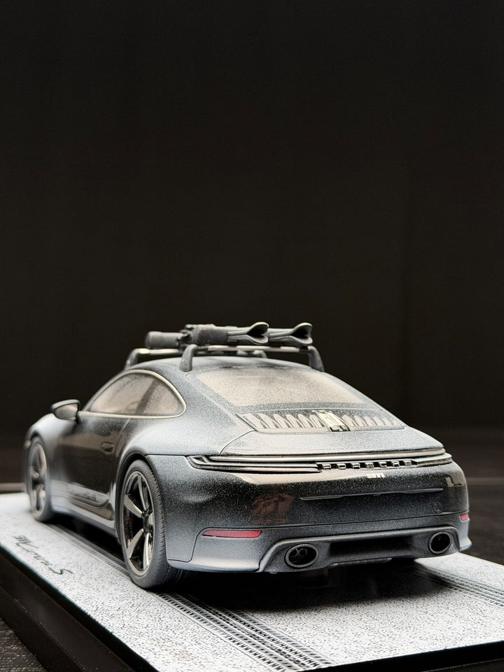 Porsche 911 Carrera S (Snow Version) [Spark] 1:18 scale