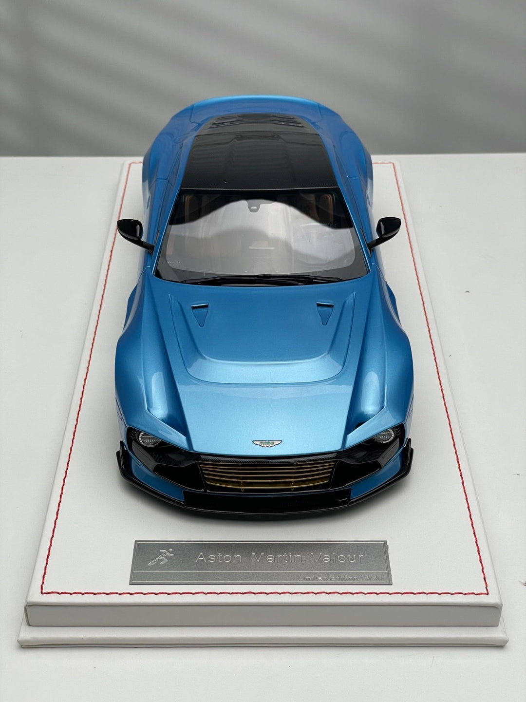Aston Martin Valour (Blue) [Runner] 1/18 scale