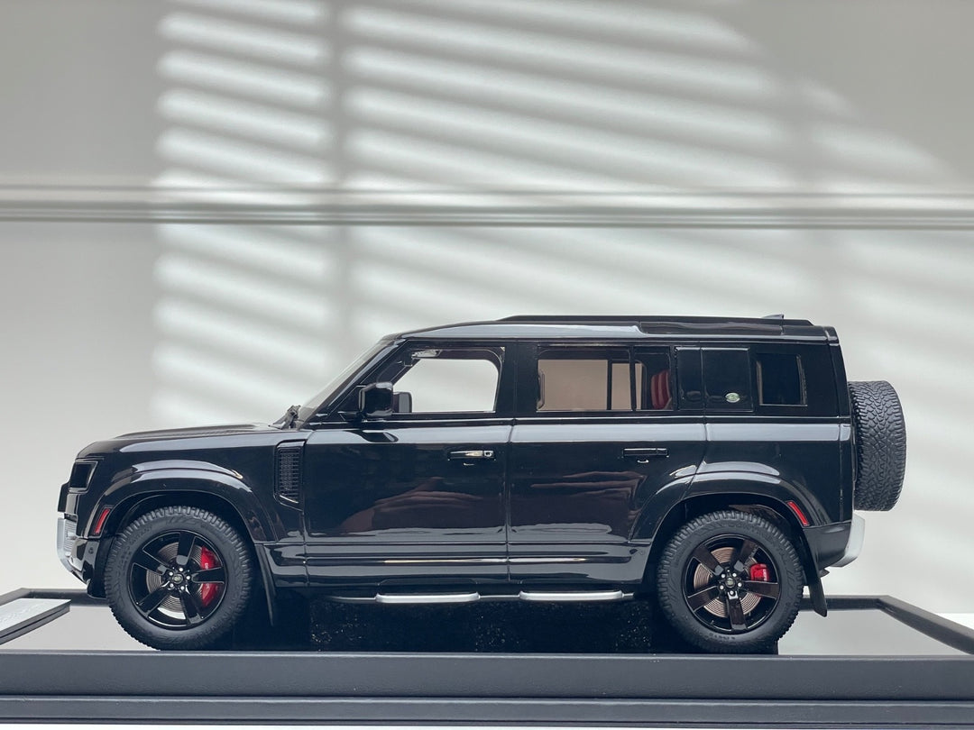 Land Rover Defender (Gloss Black/ Red Interior) [OEM EXCLUSIVE] 1:18 scale