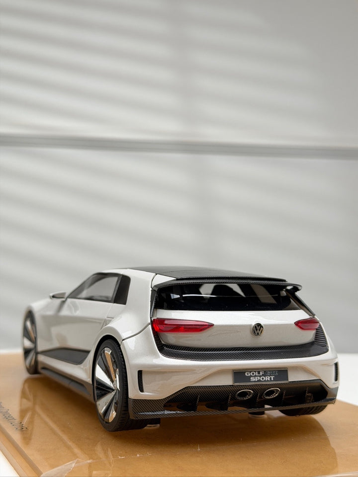 Volkswagen Golf GTE Sport Concept 2015 (White) [DNA Collectibles] 1:18 scale