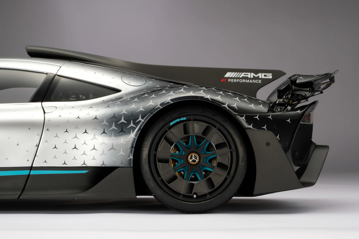 MERCEDES-AMG ONE [Fully opening] By: Amalgam 1:8 scale