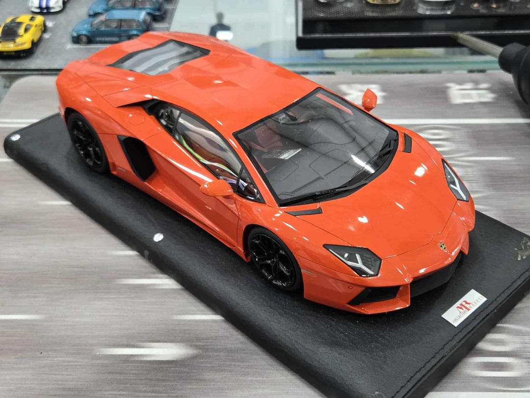 Lamborghini Aventador (Gloss Orange) [MR Collection] 1/18 scale