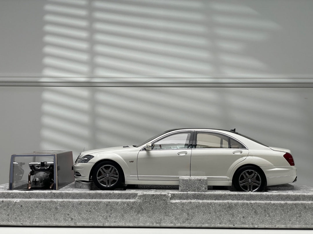 Mercedes-Benz S600 L (White) - With Engine and Crane [Motorhelix] 1:18 scale