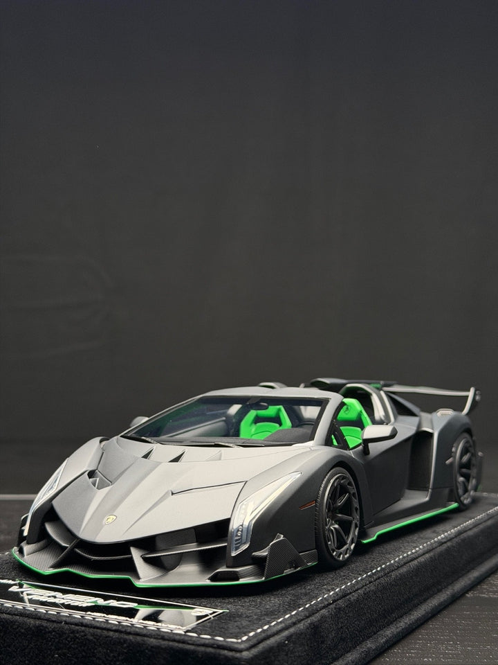 Lamborghini Veneno Roadster (Matte Black) [Henson&Heaven] 1/18 scale