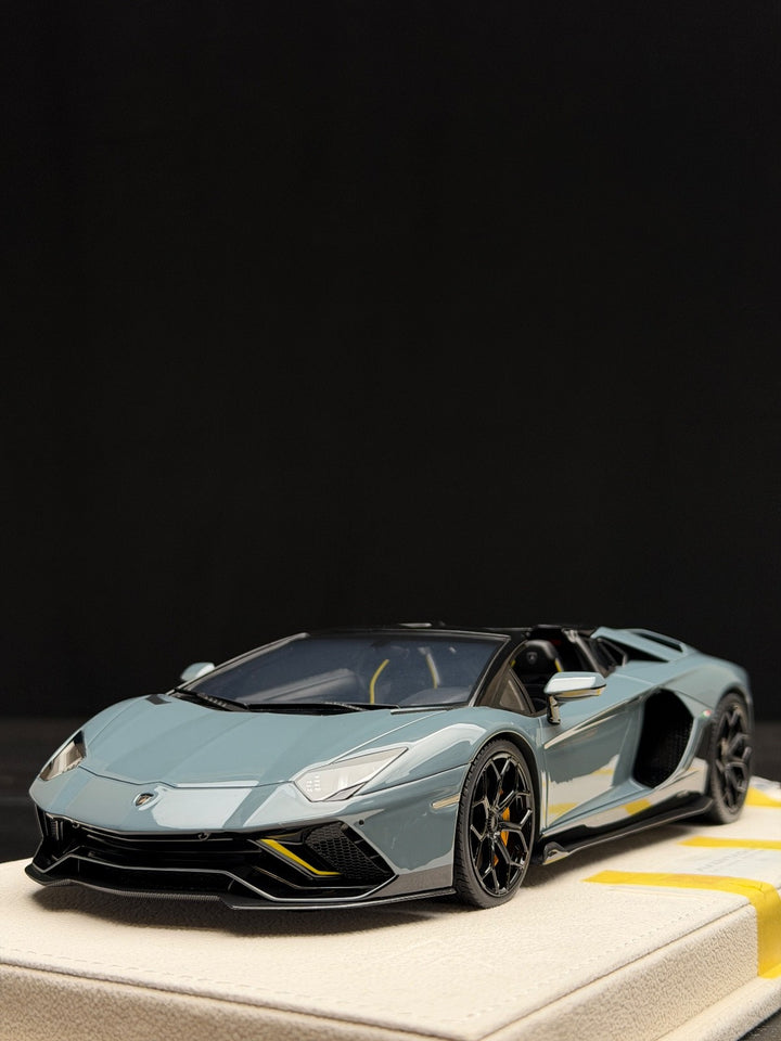 Lamborghini Aventador Ultimae Roadster (Dark Gray) [MakeUp Eidolon] 1/18 scale