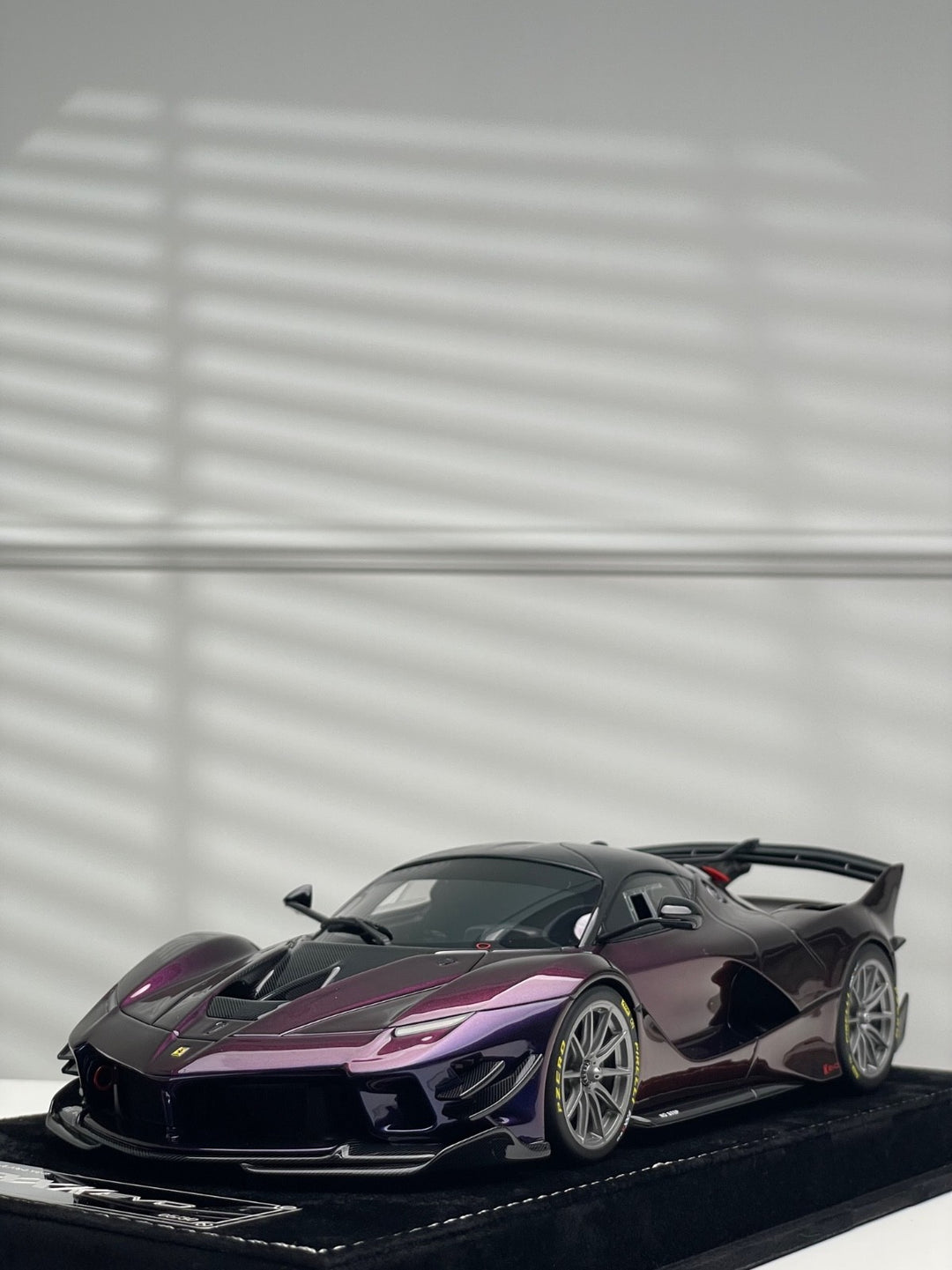 Ferrari FXX-K EVO (Chameleon Purple) [Henson&Heaven] 1/18 scale