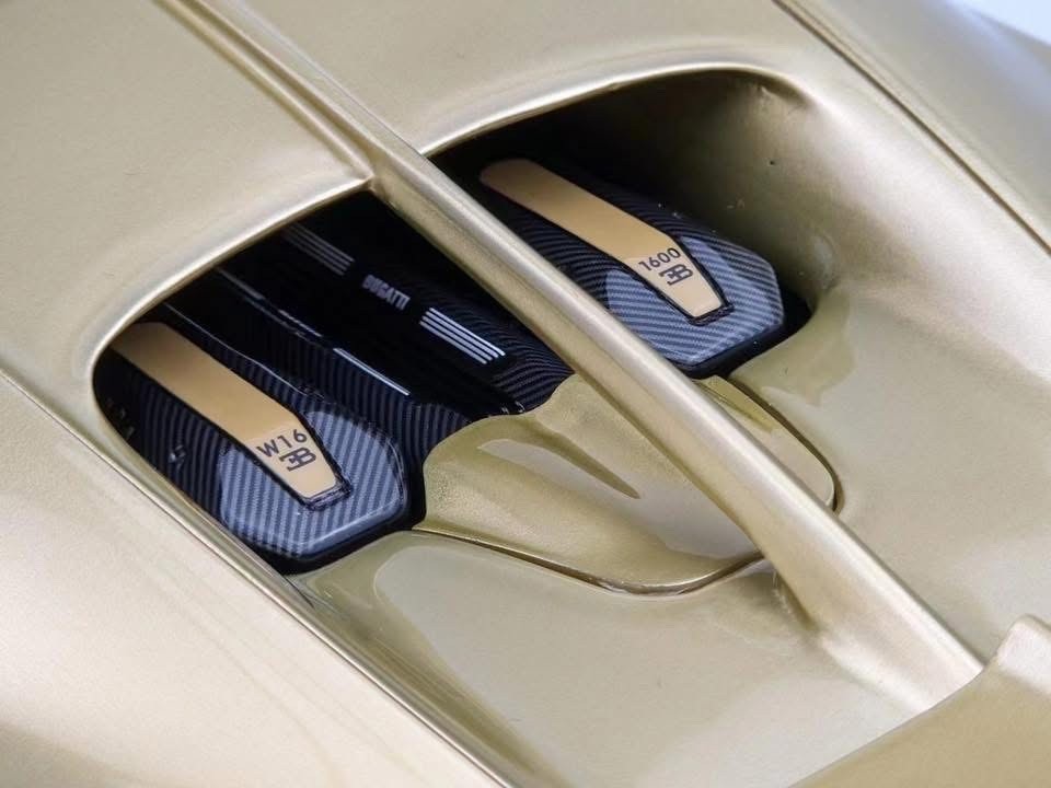 Bugatti Chiron Super Sport (Golden Era) [Henson&Heaven] 1/18 scale