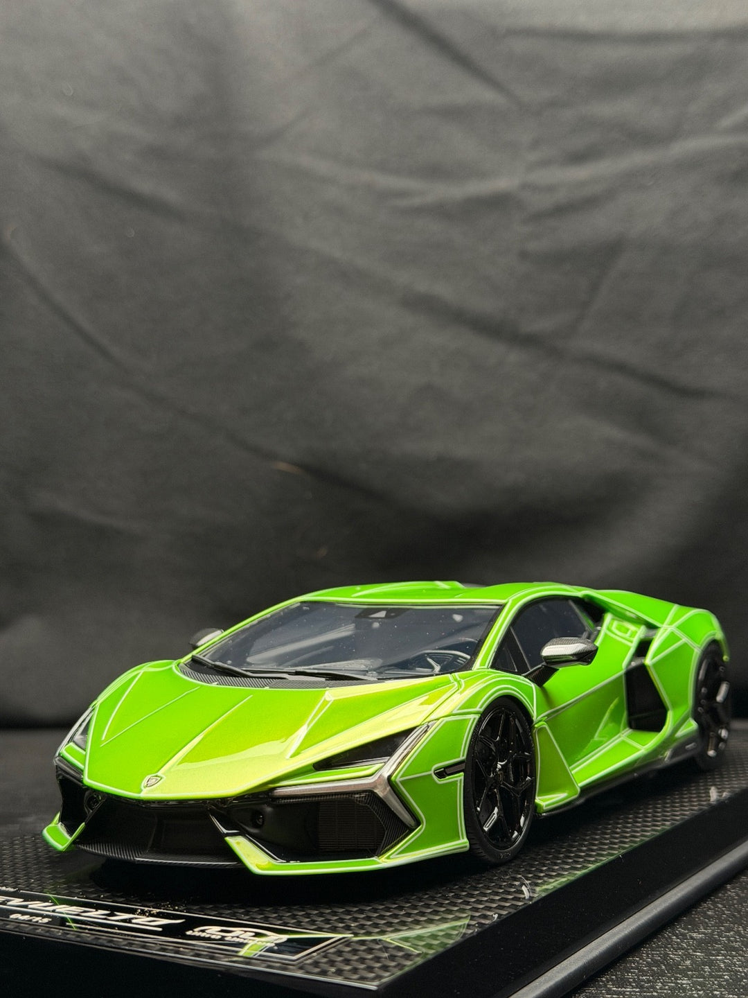 Lamborghini Revuelto (Metallic Green) [Ultra Unique] 1/18 scale