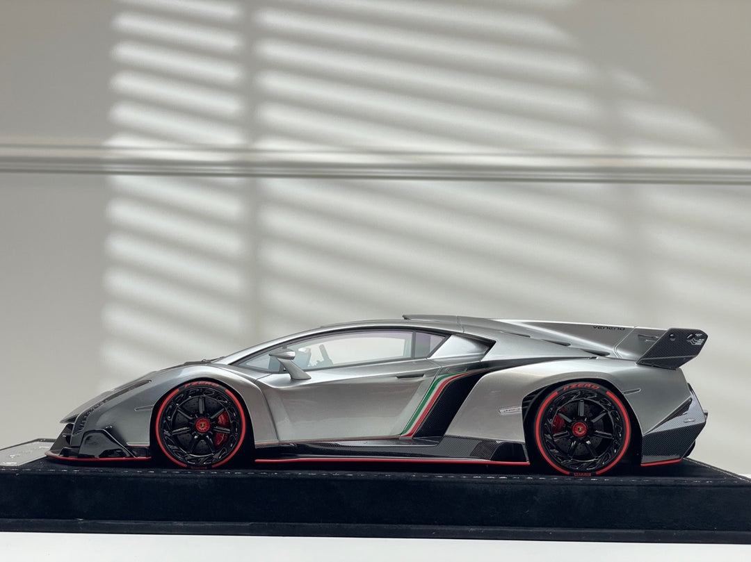 Lamborghini Veneno (Silver) [Henson & Heaven] 1/18 scale