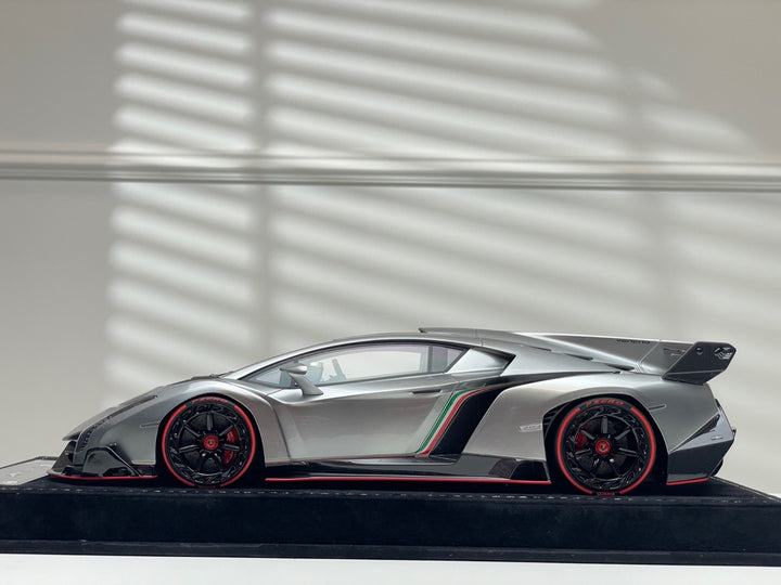 Lamborghini Veneno (Silver) [Henson & Heaven] 1/18 scale