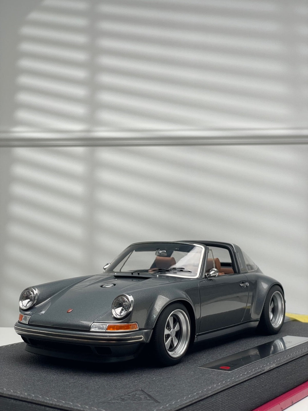 Porsche 911 Singer Targa (Gun Metallic) [Make Up IDEA] 1/18 scale