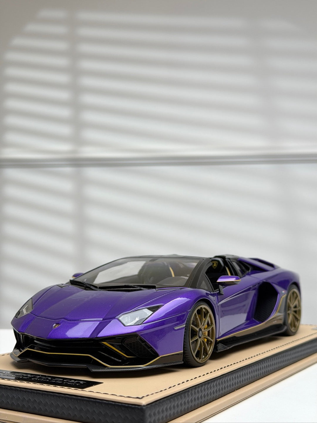 Lamborghini Aventador Ultimae Roadster (Purple) [MR Collection] 1/18 scale