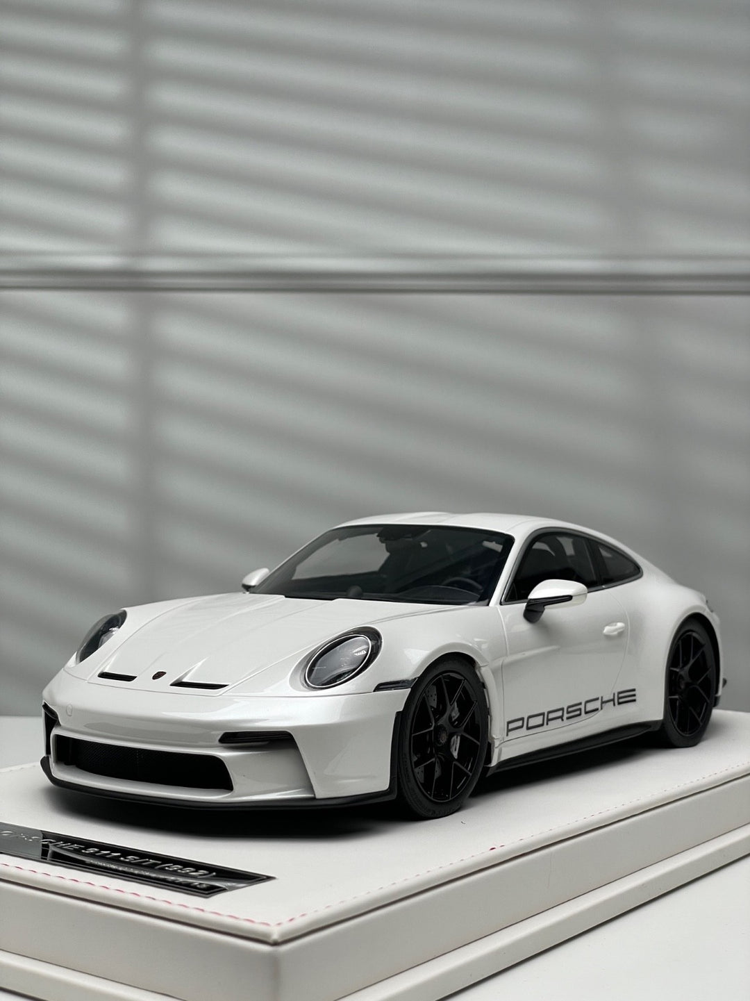 Porsche 911 S/T (White/ Black Rims) [Ivy Merit Model] 1/18 scale