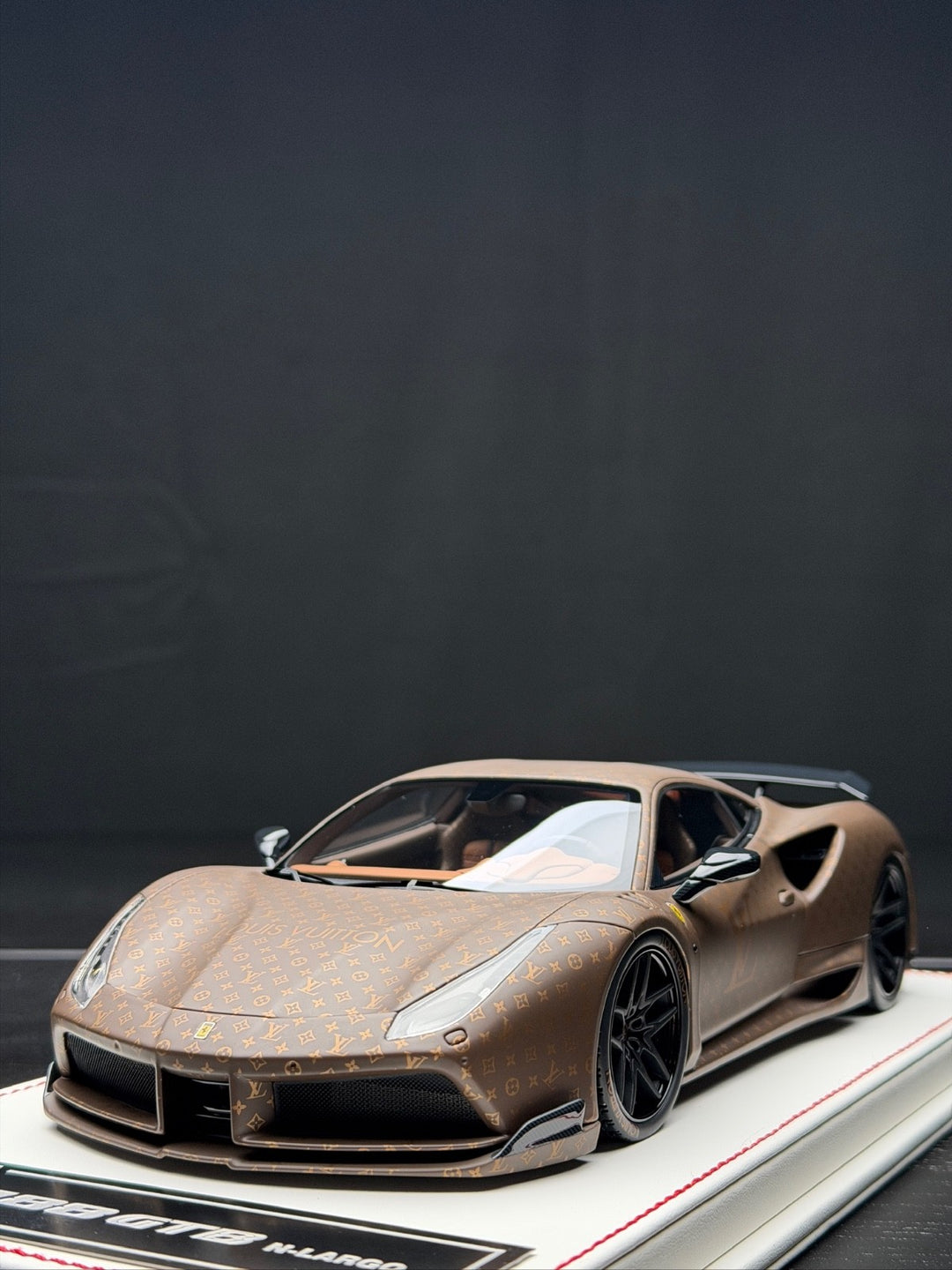 Ferrari 488 GTB N-LARGO NOVITEC (Brown LV Mono) [Davis & Giovanni] 1:18 scale