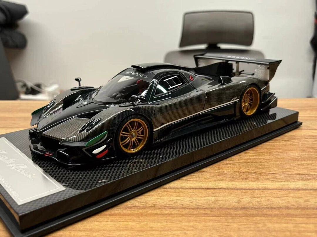 Pagani Zonda Revolucion (Exposed Carbon Fibre) [Dino Model] 1/18 scale