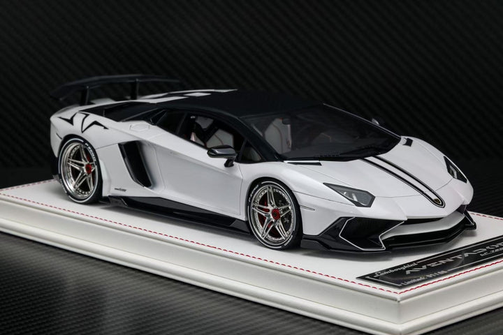 Lamborghini Aventador LP750-4 SV (White/ Black) [Davis & Giovanni] 1:18 scale