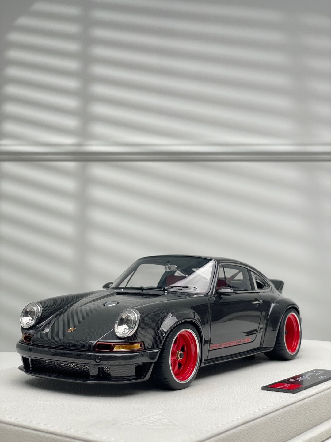 Porsche 911 Singer DLS (Gloss Carbon Fiber/ Red) [Make up Eidolon] 1/18 scale