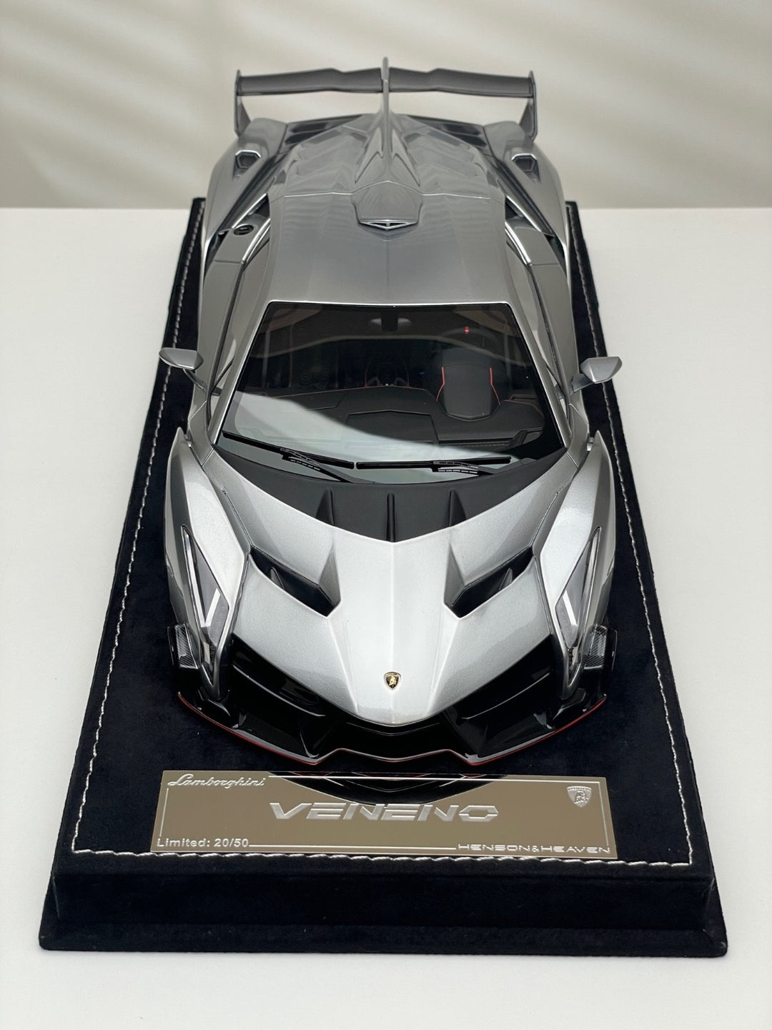 Lamborghini Veneno (Silver) [Henson & Heaven] 1/18 scale
