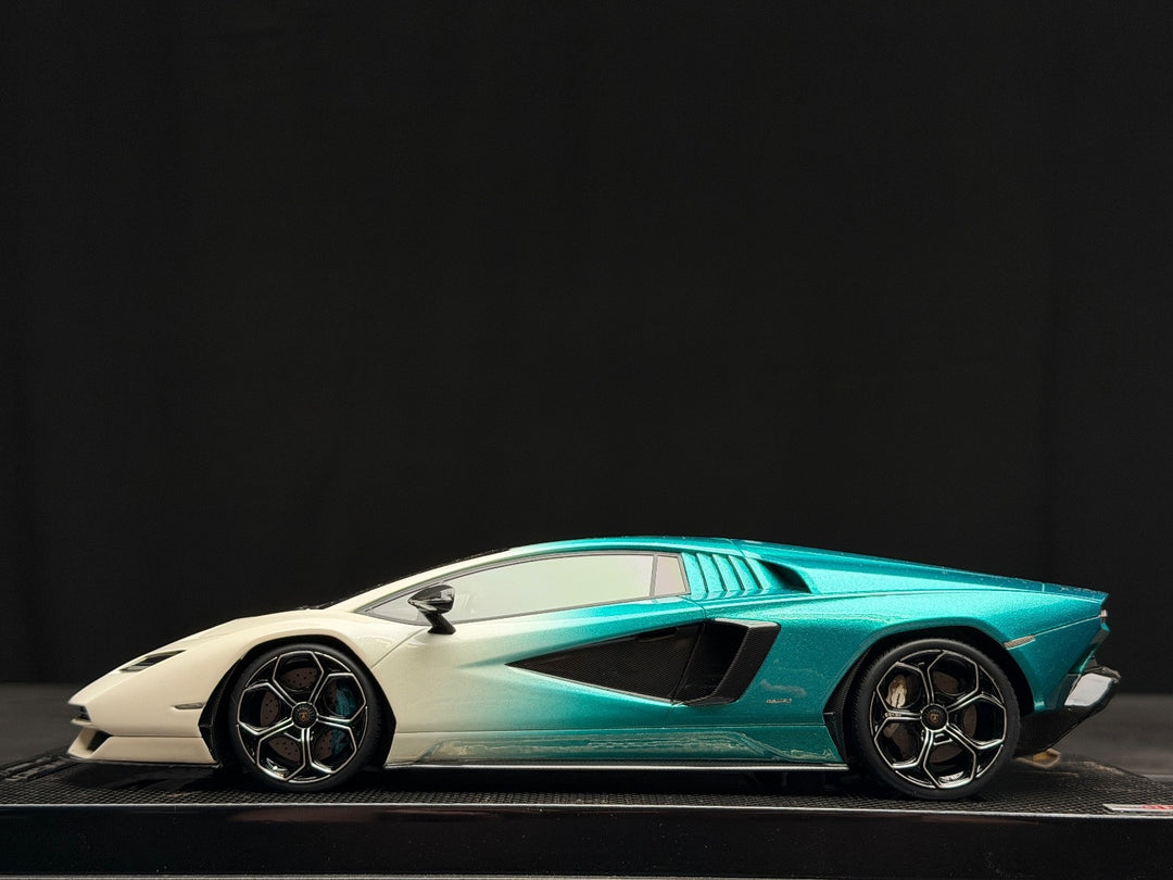 Lamborghini Countach (White/ Blue) [MR Collection] 1/18 scale