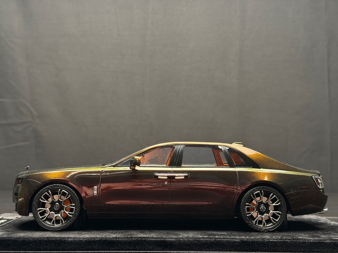 Rolls-Royce Ghost (Chameleon Green) [H&H] 1/18 scale
